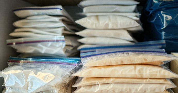 Sacos Plásticos com Fecho Adesivo: Praticidade e Segurança